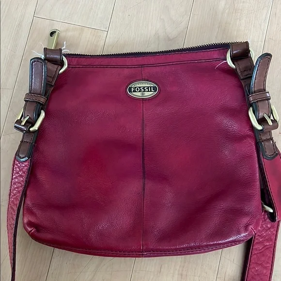 Fossil Red Burgundy Crossbody Bag with Adjustable Strap and Gold tone Hardware - Picture 3 of 12